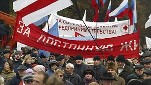 Į Baltarusijos parlamentą kandidatuos 67 opozicinių partijų atstovai.