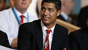 Futbolo žvaigždė C.Ronaldo kolekcionuoja naujausius automobilius.