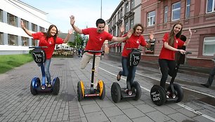 „Super SEGWAY“ vadovas V.Leonavičius sakė, kad vasarą įdarbinami moksleiviai į kolektyvą įneša šurmulio.