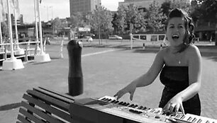 Kadras i&scaron; &bdquo;Newport (Ymerodraeth State of Mind)&ldquo; vaizdo klipo