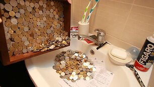 Panevėžio gatvėje esančio daugiabučio gyventojai teigė &scaron;į mėnesį už vandenį sumokėję &bdquo;auksinę&ldquo; kainą.