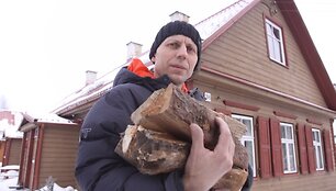 Vilnietis A.Rudas sakė, kad nespaudžiant itin dideliam &scaron;alčiui krosnį užtenka pakūrenti vieną kartą per parą.