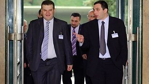 Politikai atvyksta į derybas