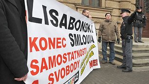 Čekijos gyventojai Lisabonos sutarčiai nepritaria.