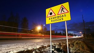 Karmėlavos gyventojai piktinasi, kad gana dažnai miestelyje apšviestas tik pagrindinė gatvė, o šalutinės skendi tamsoje.