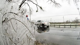 Pernai &scaron;ios stichijos aukomis JAV tapo 22 žmonės.