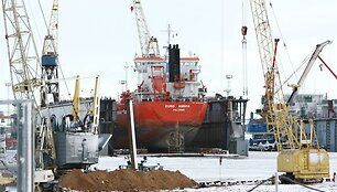 Dokuose &ndash; uosto įrenginiuose laivams remontuoti &ndash; yra susikaupę beveik 3 metrai grunto, dabar į juos įplaukti gali kur kas mažesni laivai.