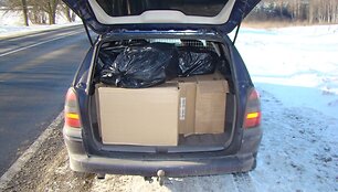 &Scaron;iaulius pareigūnai sustabdė automobilį &bdquo;Opel Vectra&ldquo;.