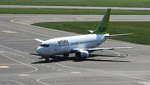 Latvijos skrydžių bendrovės „airBaltic" lėktuvas.