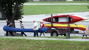 Sekmadienį Vilniuje startavo baidarių žygis „Baltijos keliui dvidešimt metų!“. Jo dalyviai irkluodami ketina pasiekti Taliną.