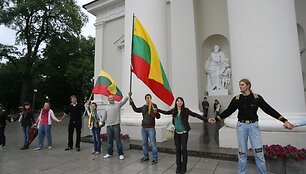 Katedros aik&scaron;tėje tvyro patriotinė nuotaika.