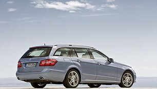Charizmati&scaron;kas, pažangus ir &scaron;iuolaiki&scaron;kas naujasis Mercedes-Benz E-klasės universalas