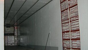 Pareigūnai aptiko paslėptas cigaretes.