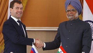 Rusijos prezidentas Dmitrijus Medvedevas ir Indijos premjeras Manmohanas Singhas