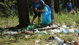 Pernai vykusio ekožygio metu „Utenos alaus“ darbuotojai išrinko dvi tonas šiukšlių iš Aukštaitijos nacionalinio parko.