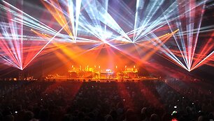 Jeanas Michelis Jarre'as pasirodymo akimirka