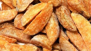 Virtos ar orkaitėje keptos bulvės nebus tokios kaloringos, kaip skrudintos riebaluose.