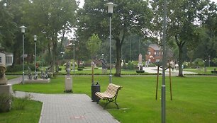 Prie&scaron; ketvirtį amžiaus sukurtas parkas rekonstruotas &scaron;į pavasarį, bet problemų jame netrūksta. 