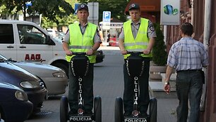 Pareigūnai nusprendė i&scaron;naudoti ir riedžius. 