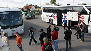 Antradienį Kauno oro uoste nusileido lėktuvas, kuriuo į Lietuvą atvyko Austrijos nacionalinė futbolo rinktinė.