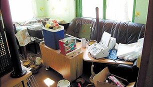 &Scaron;iame socialiniame būste saugoma prekybos įranga, indai, prekės.