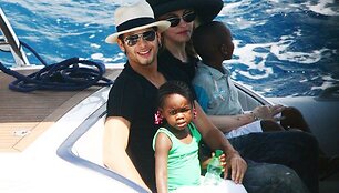 Madonna gimtadienį &scaron;ventė su Jesusu ir keturiais savo vaikais.