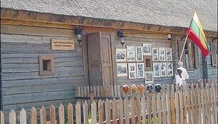 J.Basanavičiaus sodyba-muziejus Ožkabaliuose kasmet pritraukia vis daugiau lankytojų, jo likimas pakibo ant plauko.