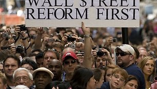 B.Obamai sakant kalbą apie finansų krizę prie Niujorko federalinės rotušės susirinkę amerikiečiai reikalavo reformuoti finansų sektorių.