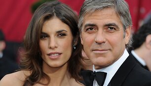 Italijos žiniasklaida ne vieną mėnesį kurstė gandus, kad G.Clooney pasipir&scaron;o ar pasipir&scaron; E.Canalis ir netrukus įvyks vestuvės. 