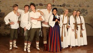 Ansamblis &bdquo;Lietuva&ldquo; ir atlikėjai Irena Staro&scaron;aitė bei Edmundas Seilius