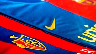 Populiariausia pasaulio futbolo spalva yra mėlynai-raudona