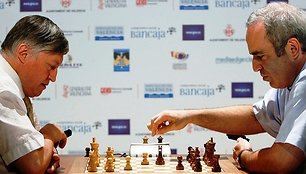 Garis Kasparovas nesunkiai įveikė Anatolijų Karpovą.
