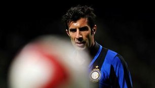 Luisas Figo grįžta į aikštę