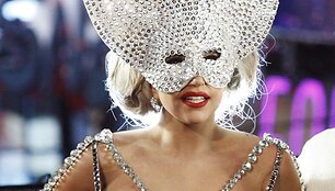 Lady Gaga Naujųjų metų sutikimo koncerte Niujorke