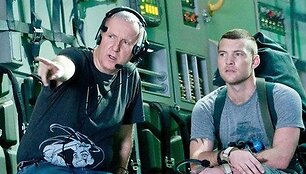J.Cameronas ir S.Worthingtonas filmo &bdquo;Įsikūnijimas&ldquo; filmavimo aik&scaron;telėje