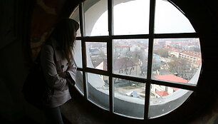 Projektas &bdquo;Susitikimų vieta&ldquo;. Buvusios kalėjimo koplyčios langas