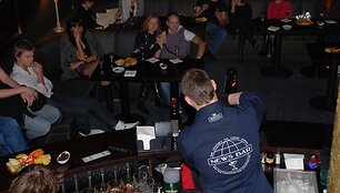 Bare &bdquo;News Bar&ldquo; mai&scaron;omi kokteiliai