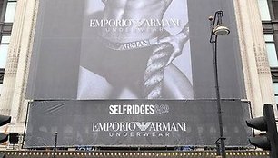 Anglijos futbolo žvaigždė reklamuoja „Giorgio Armani“ apatinius