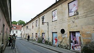 Menas netikėtose erdvėse