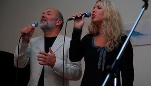 Vidas Petkevičius su dukra Aiste albumo &bdquo;Keleivis&ldquo; pristatyme