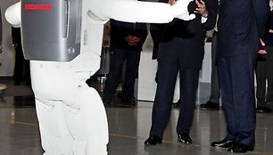 Robotas Asimo šoka pirncui Charles