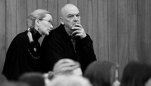 Režisierius Eimuntas Nekro&scaron;ius ir režisieriaus asistentė Jūratė Sodytė 