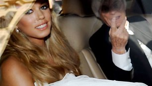 Petros Ecclestone su garsiuoju tėvu Bernie Ecclestone vestuvių dieną