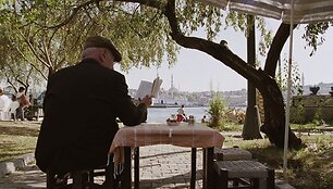 Kadras i&scaron; filmo &bdquo;I&scaron; kitos pusės&ldquo;