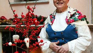 Suomė pasipuo&scaron;usi tautiniais drabužiais