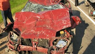 Per avariją Alytaus rajone sužalotas žmogus, smarkiai apgadinti automobiliai.