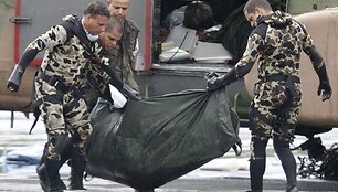 Rasti sudužusio &bdquo;Air France&ldquo; keleivių palaikai atgabenti į Fernando de Noronjos salyną.