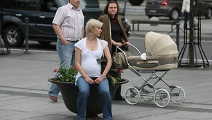 Į protesto akciją rinkosi ir būsimos mamos.