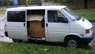 &bdquo;VW Transporter&ldquo; automobilis, kuriame buvo gabenamos kontrabandinės cigaretės.