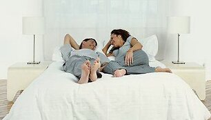 Stenkitės su mylimuoju praleisti kuo daugiau laiko: lankykitės  kine, kavinėse, eikite į koncertus, važiuokite į i&scaron;vykas ar tiesiog drybsokit vienas kito glėbyje...
